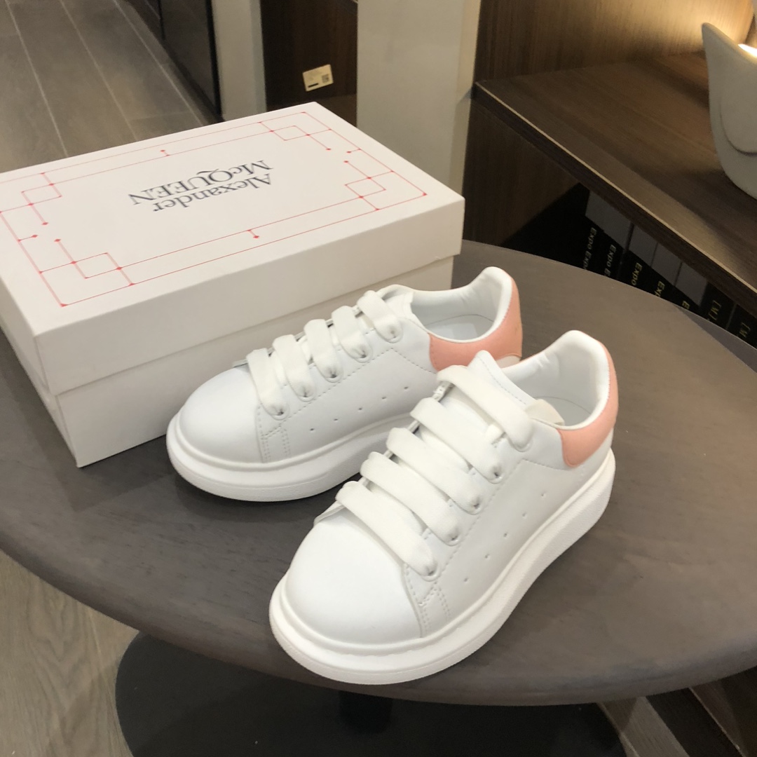 Children's shoes child